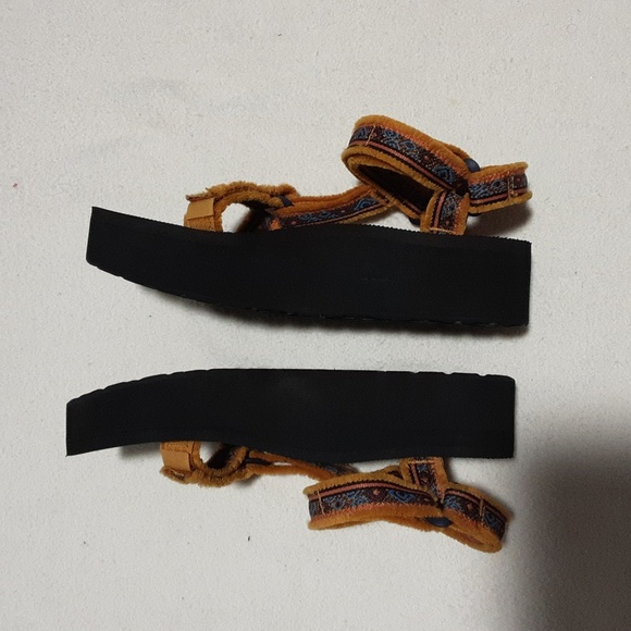 TEVA W7 Black and Orange Strappy Sandals - Picture 4 of 9